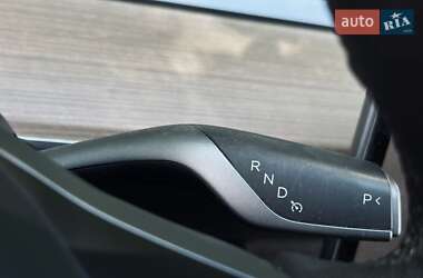 Седан Tesla Model 3 2023 в 