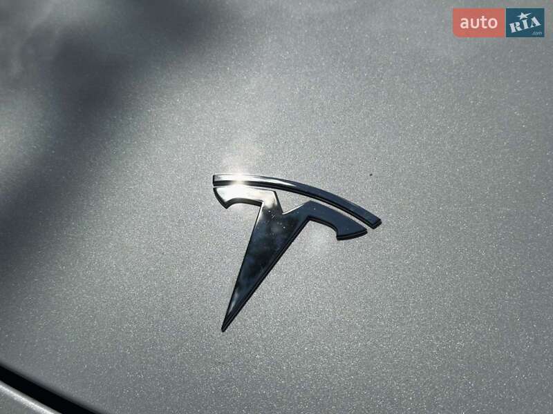 Седан Tesla Model 3 2023 в Дрогобыче