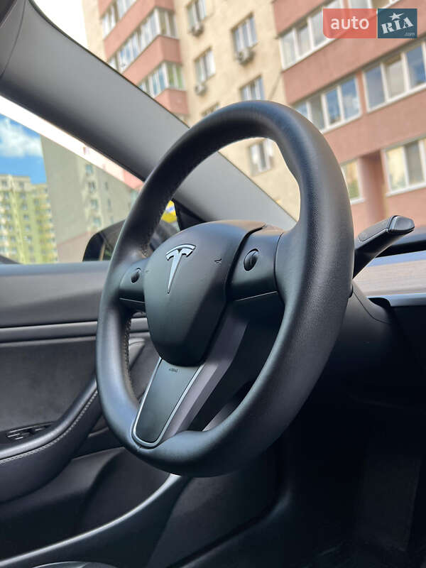 Седан Tesla Model 3 2020 в Киеве