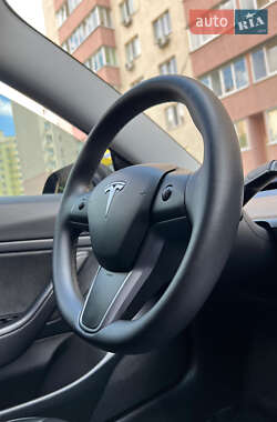 Седан Tesla Model 3 2020 в 
