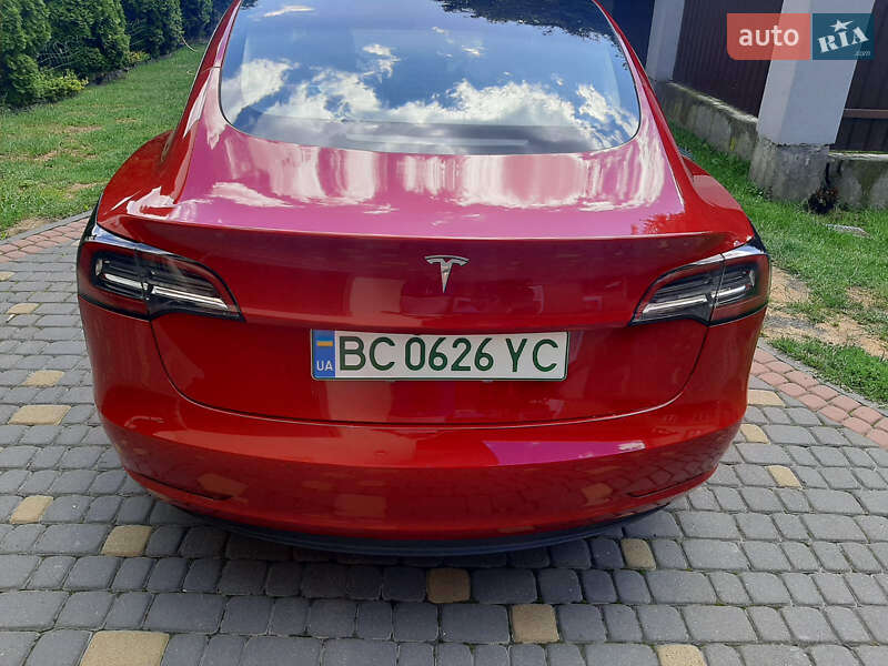 Седан Tesla Model 3 2017 в Львові