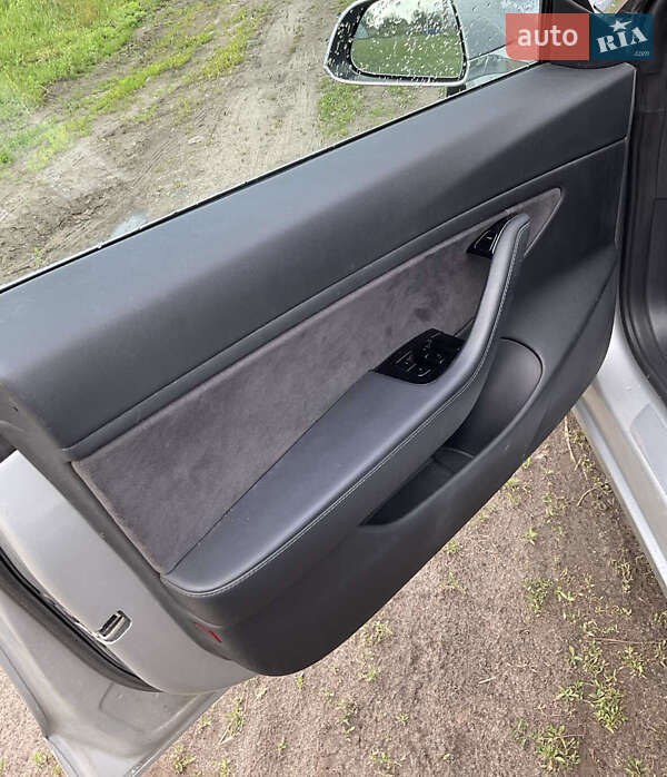 Седан Tesla Model 3 2018 в Киеве
