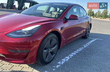 Седан Tesla Model 3 2022 в 