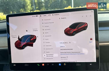 Седан Tesla Model 3 2022 в 