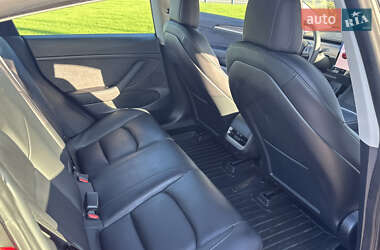 Седан Tesla Model 3 2022 в 