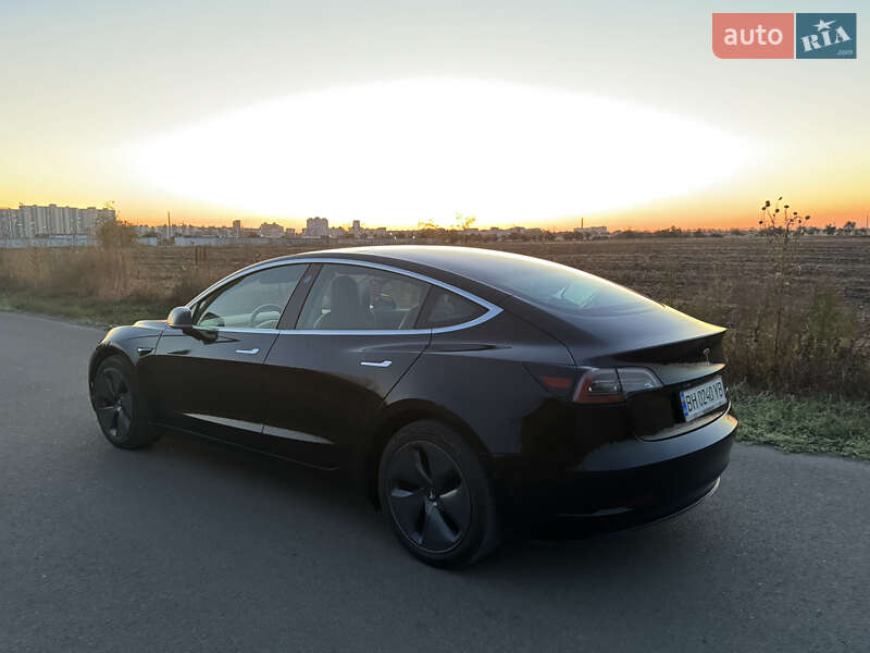 Седан Tesla Model 3 2019 в Одесі