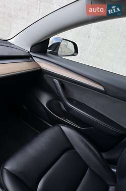Седан Tesla Model 3 2022 в 