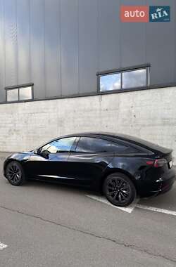 Седан Tesla Model 3 2022 в 