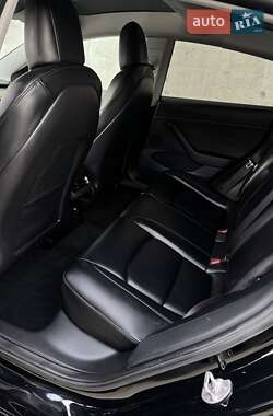 Седан Tesla Model 3 2022 в 