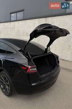 Седан Tesla Model 3 2022 в 