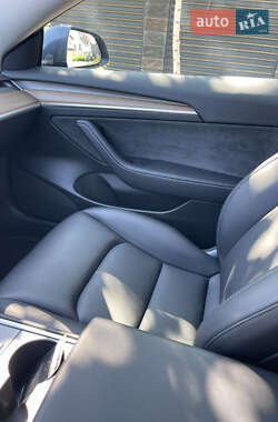 Седан Tesla Model 3 2023 в 