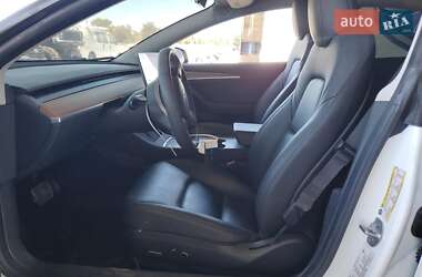 Седан Tesla Model 3 2023 в 