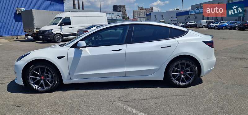 Седан Tesla Model 3 2022 в Києві