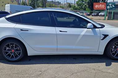 Седан Tesla Model 3 2022 в 