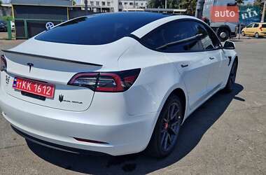 Седан Tesla Model 3 2022 в 