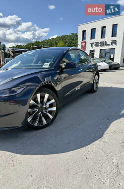 Седан Tesla Model 3 2024 в 