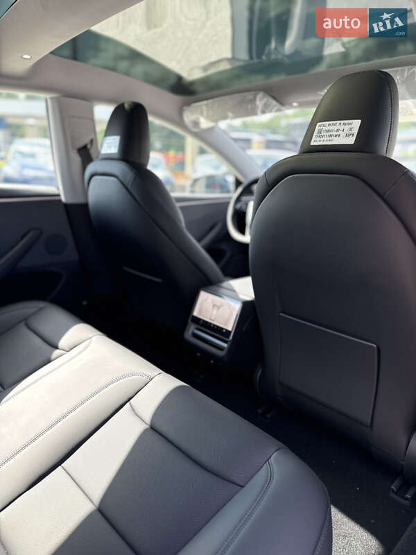 Седан Tesla Model 3 2024 в Виннице
