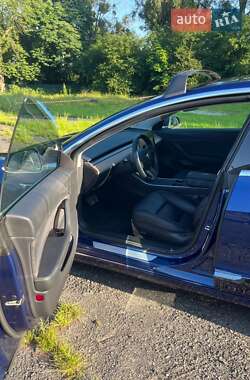 Седан Tesla Model 3 2019 в 