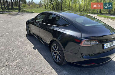 Седан Tesla Model 3 2021 в 