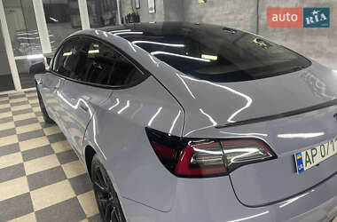 Седан Tesla Model 3 2021 в 