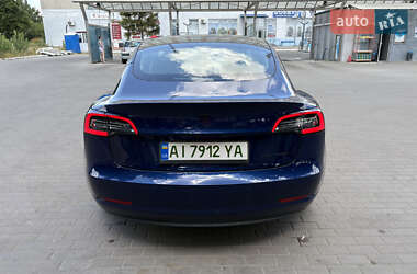 Седан Tesla Model 3 2022 в 