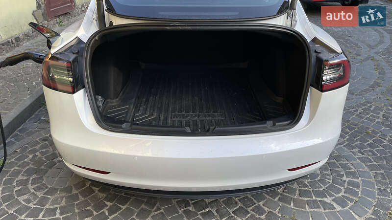 Седан Tesla Model 3 2021 в Костопілі
