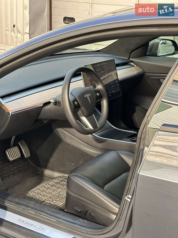 Седан Tesla Model 3 2019 в Киеве