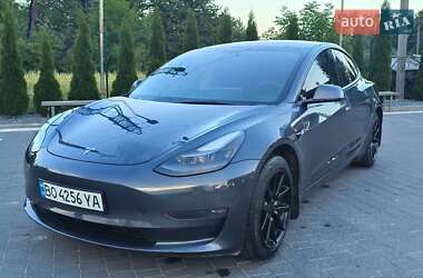 Седан Tesla Model 3 2022 в 