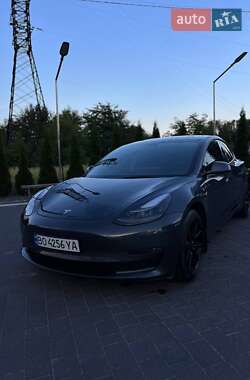 Седан Tesla Model 3 2022 в 