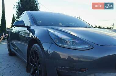 Седан Tesla Model 3 2022 в 