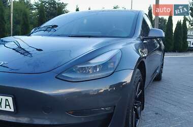 Седан Tesla Model 3 2022 в 