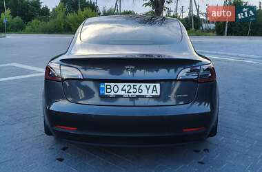 Седан Tesla Model 3 2022 в 