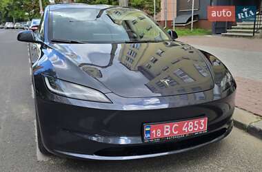 Седан Tesla Model 3 2024 в 