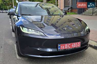 Tesla Model 3 2024