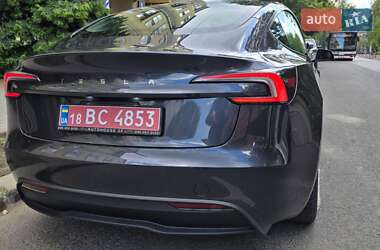 Седан Tesla Model 3 2024 в 