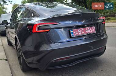 Седан Tesla Model 3 2024 в 