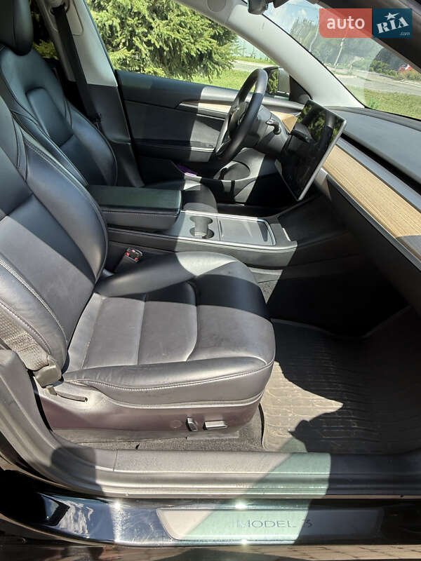 Седан Tesla Model 3 2021 в Сумах