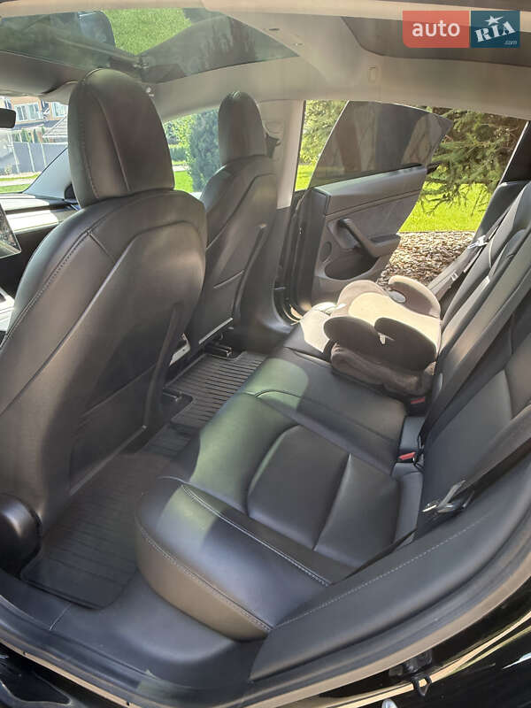 Седан Tesla Model 3 2021 в Сумах