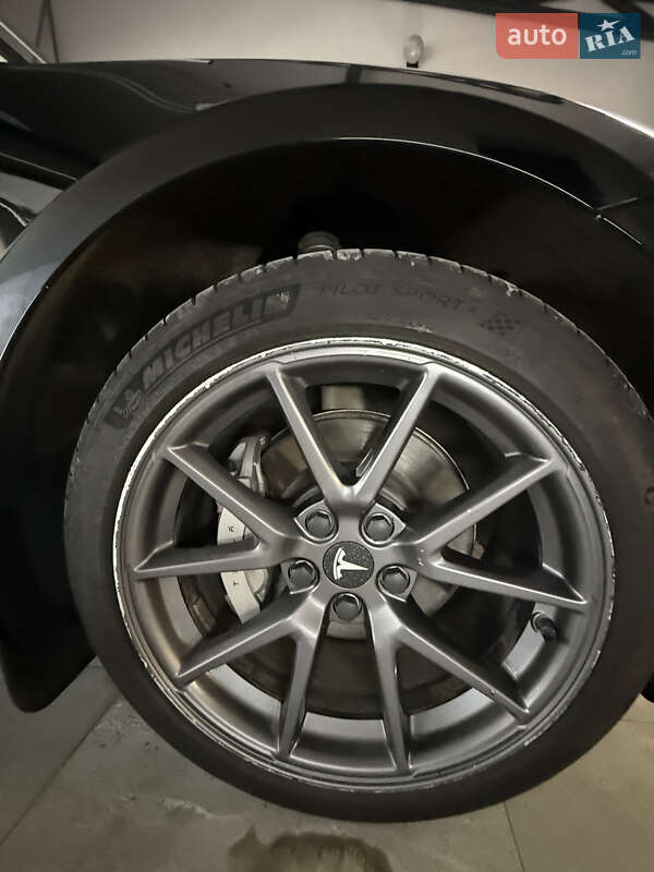Седан Tesla Model 3 2021 в Сумах