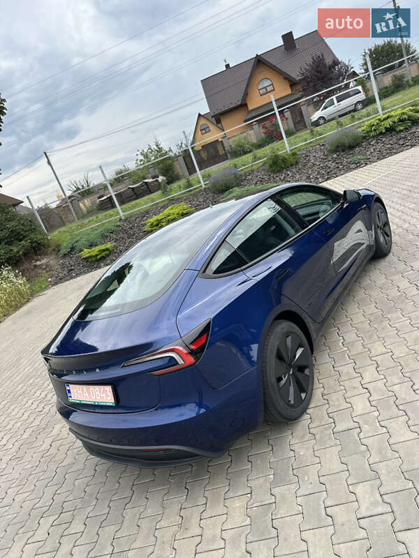 Седан Tesla Model 3 2024 в Луцьку