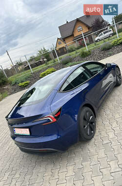 Седан Tesla Model 3 2024 в 