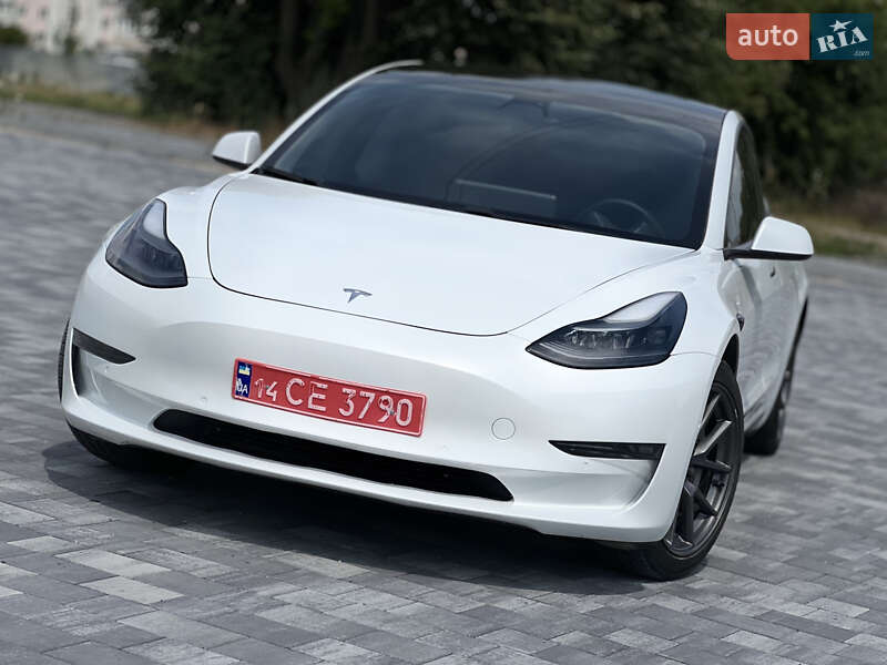 Седан Tesla Model 3 2021 в 