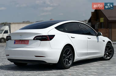 Седан Tesla Model 3 2021 в 