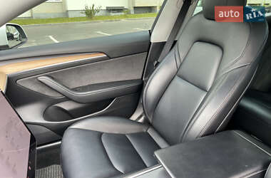 Седан Tesla Model 3 2021 в 