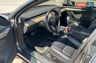 Седан Tesla Model 3 2022 в 