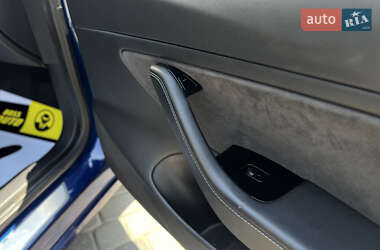 Седан Tesla Model 3 2020 в 