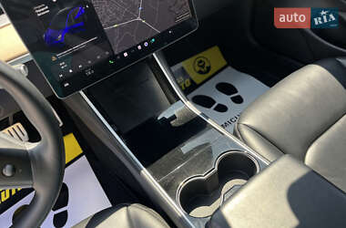 Седан Tesla Model 3 2020 в 