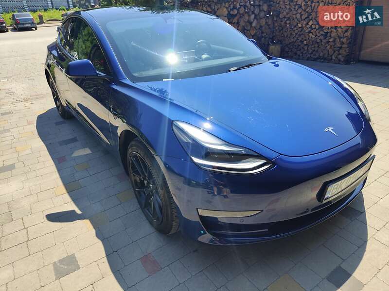 Седан Tesla Model 3 2022 в Рівному
