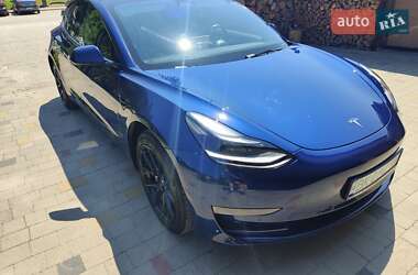 Седан Tesla Model 3 2022 в 