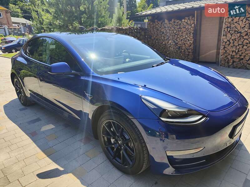 Седан Tesla Model 3 2022 в Рівному